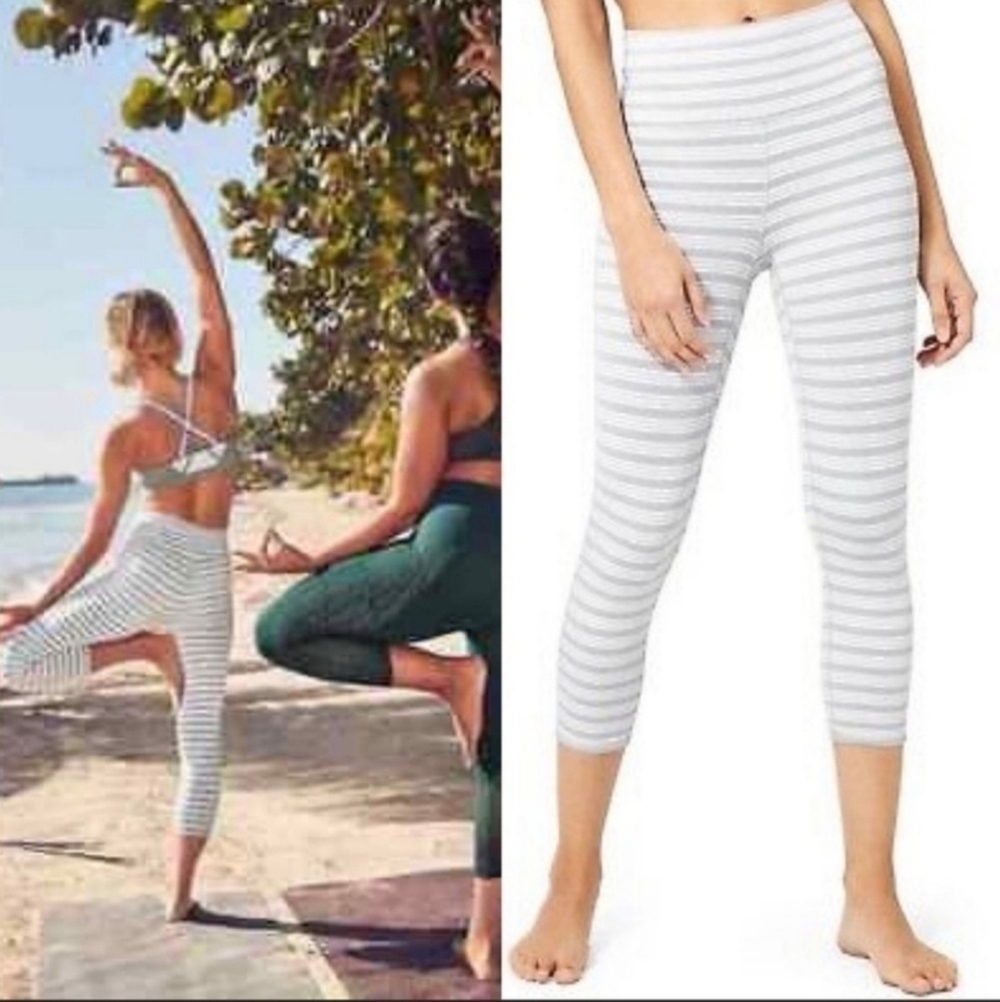Athleta High Rise Chaturanga Capri Legging Grey White Stripe Women's Medium M